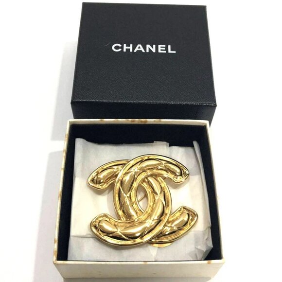 CHANEL CC Logo Quilted Matelasse Brooch Gold Tone Pin Auth w/Box D-o1150 - Picture 2 of 16